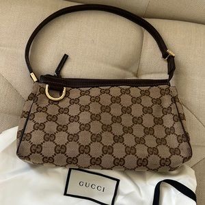 💯 Authentic Gucci Abbey D Ring Monogram Pochette
